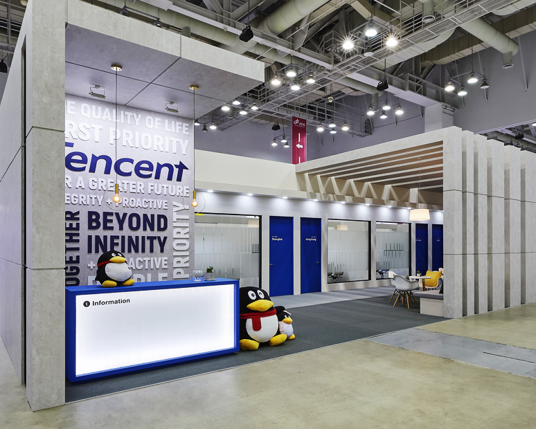 Tencent G-Star B2B Booth Design_White modern style with blue point letter and penguin dolls around the info desk